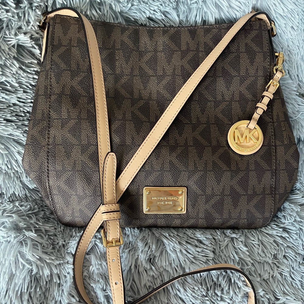 Michael Kors Jet Set Messenger